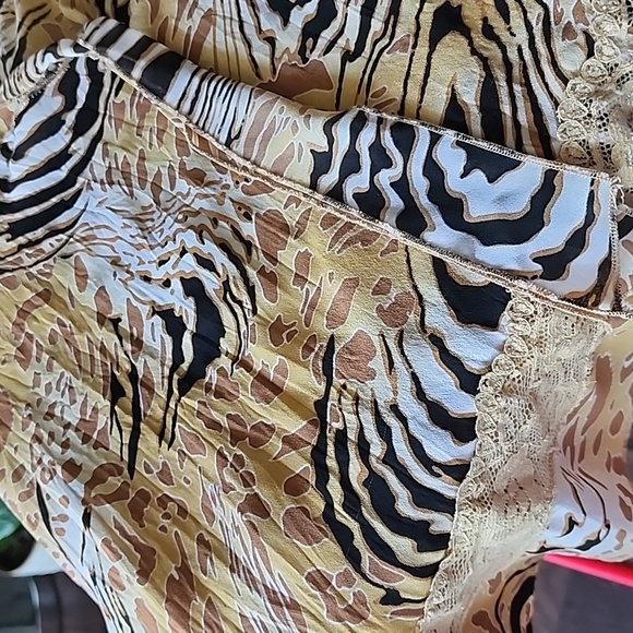 Petite Women's Large Top Apostrophe. Long Sleeve. Bell Sleeve. Blouse - Picture 6 of 6